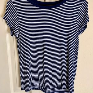 Women’s American Eagle comfy shirt.